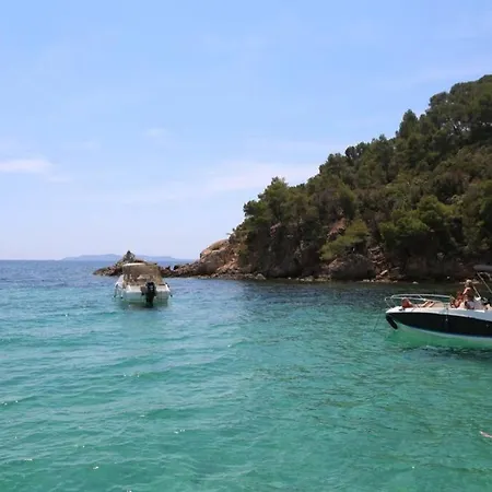 1 Chambre, 1 Sejour, Climatise, Piscines, 400m De La * La Londe-les-Maures