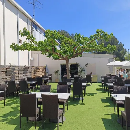 1 Chambre, 1 Sejour, Climatise, Piscines, 400m De La *