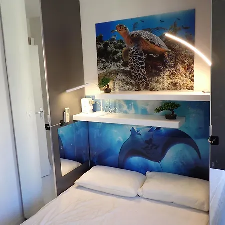 1 Chambre, 1 Sejour, Climatise, Piscines, 400m De La *